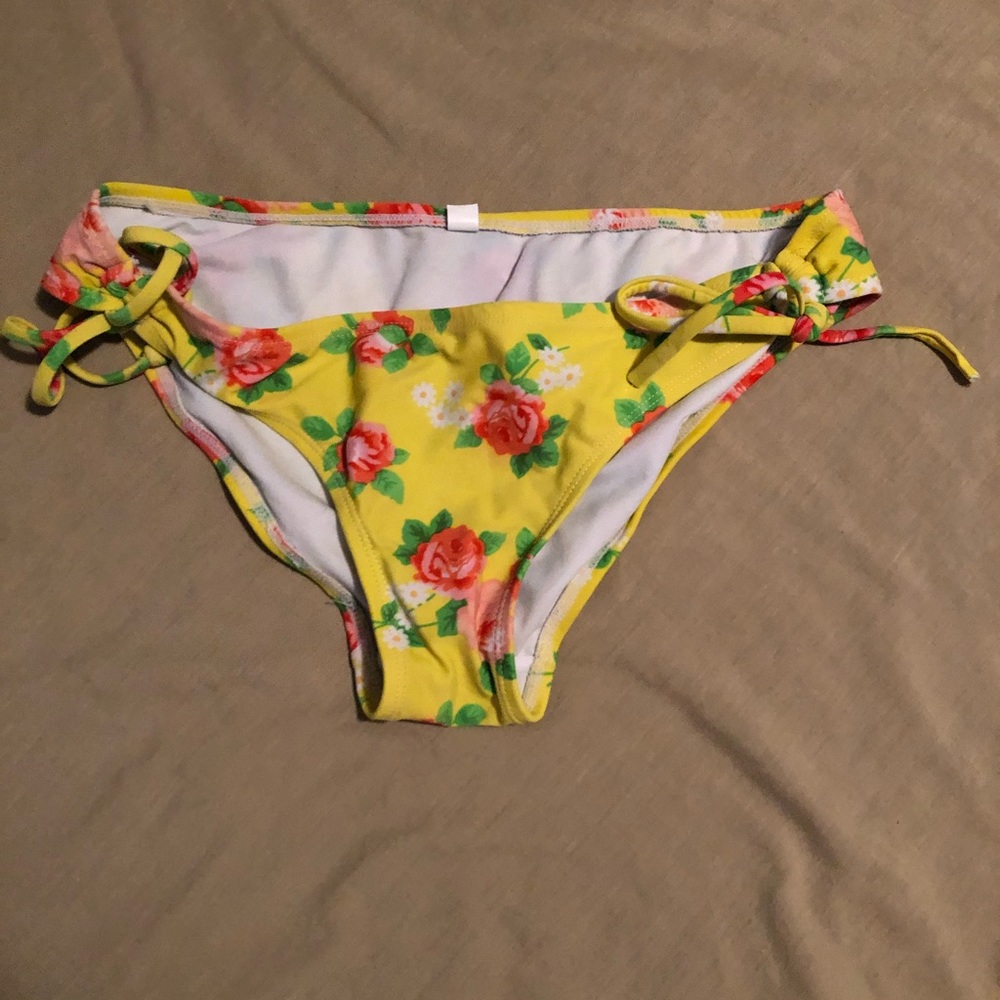Small target bikini bottom